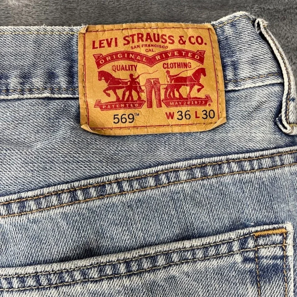 Levi's 569 Jeans Mens 36x30 Fits 38x30 Blue light Wash Straight Relaxed Denim